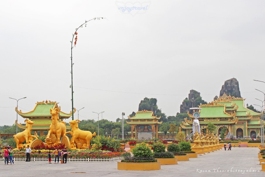 เที่ยวเวียดนาม vnjoytravel vietham บิ่นห์เยือง binh duong binhduong สวนสนุก สวนสวรรค์ ได่นาม khu du lich dai nam van hien
