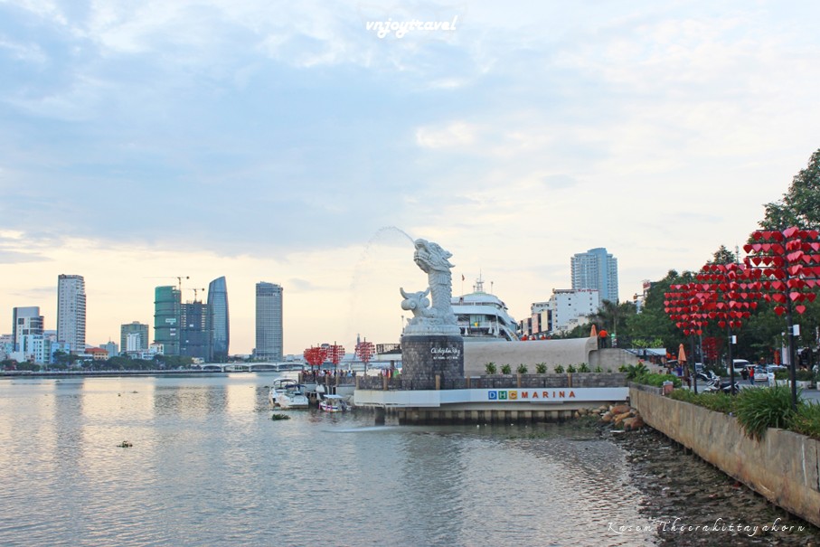 เที่ยวเวียดนาม vnjoytravel vietnam ดานัง  Danang Da Nang ปลาหัวมังกร สะพานแห่งความรัก dragon carp love pier tuong ca chep hoa rong ben tau tinh yeu