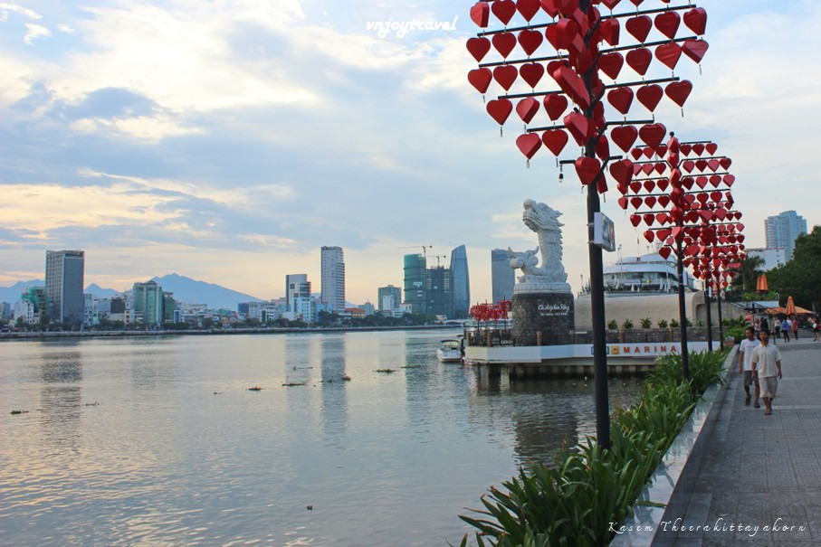 เที่ยวเวียดนาม vnjoytravel vietnam ดานัง  Danang Da Nang ปลาหัวมังกร สะพานแห่งความรัก dragon carp love pier tuong ca chep hoa rong ben tau tinh yeu