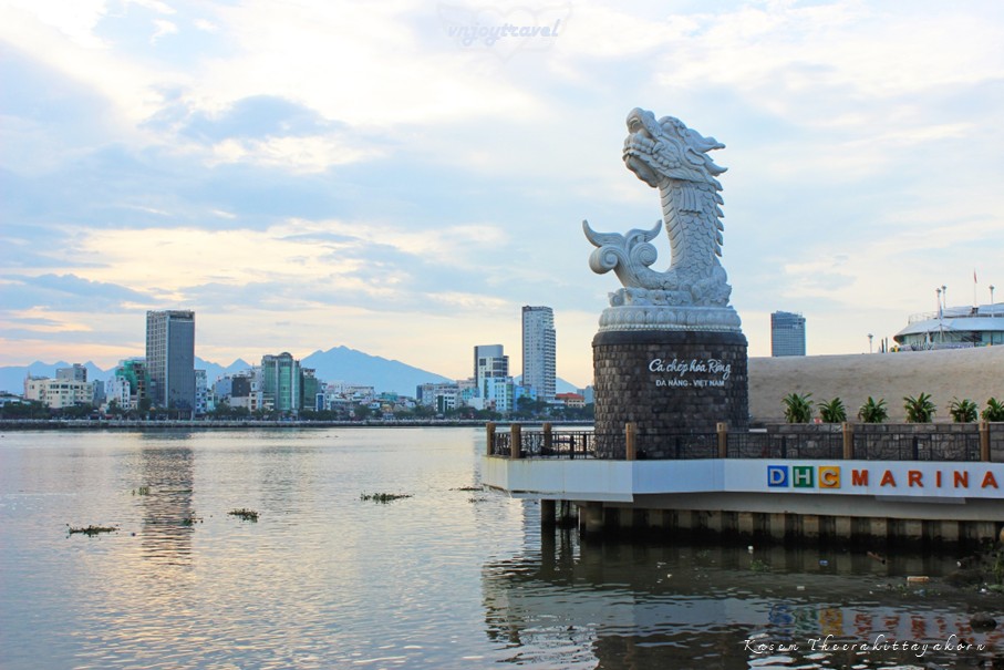 เที่ยวเวียดนาม vnjoytravel vietnam ดานัง  Danang Da Nang ปลาหัวมังกร สะพานแห่งความรัก dragon carp love pier tuong ca chep hoa rong ben tau tinh yeu