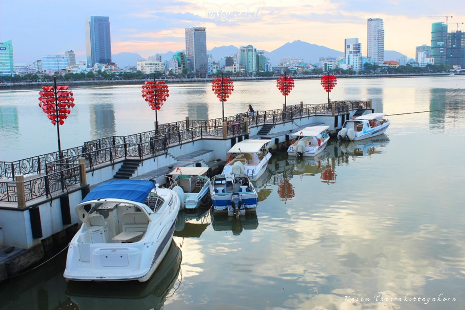 เที่ยวเวียดนาม vnjoytravel vietnam ดานัง  Danang Da Nang ปลาหัวมังกร สะพานแห่งความรัก dragon carp love pier tuong ca chep hoa rong ben tau tinh yeu