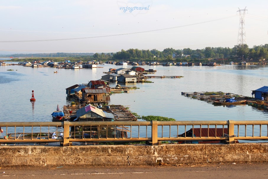 เที่ยวเวียดนาม vnjoytravel vietham ด่งนาย Dongnai Dong Nai หมู่บ้านเรือนแพลาหง่า Lang Noi La Nga