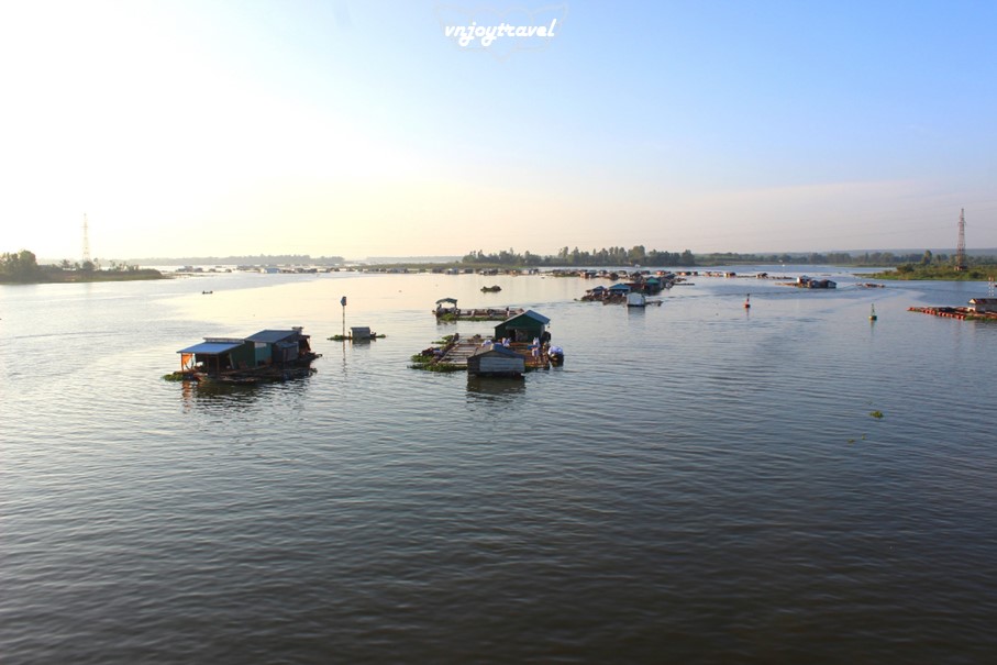 เที่ยวเวียดนาม vnjoytravel vietham ด่งนาย Dongnai Dong Nai หมู่บ้านเรือนแพลาหง่า Lang Noi La Nga