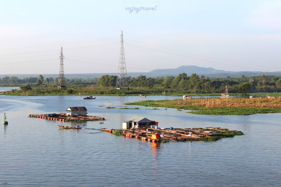 เที่ยวเวียดนาม vnjoytravel vietham ด่งนาย Dongnai Dong Nai หมู่บ้านเรือนแพลาหง่า Lang Noi La Nga
