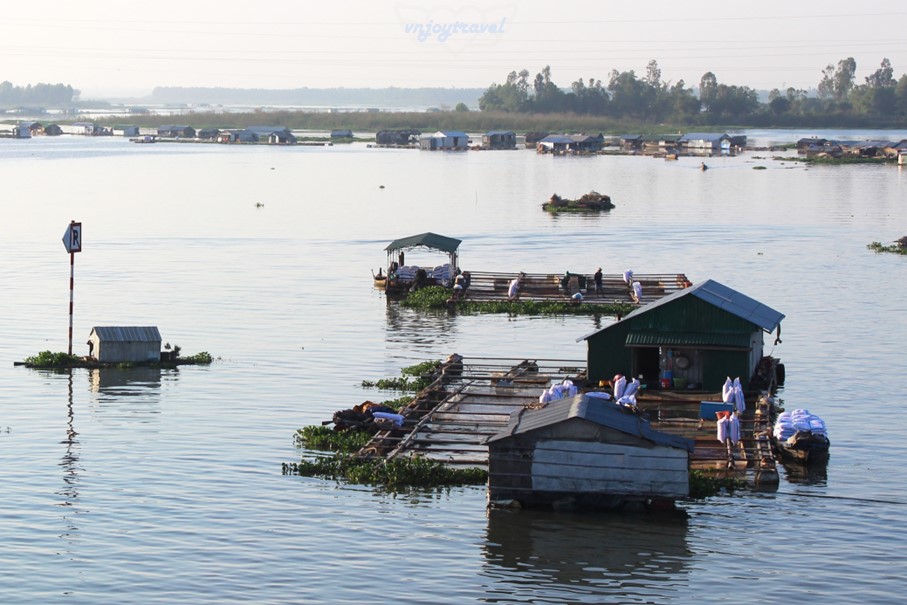 เที่ยวเวียดนาม vnjoytravel vietham ด่งนาย Dongnai Dong Nai หมู่บ้านเรือนแพลาหง่า Lang Noi La Nga