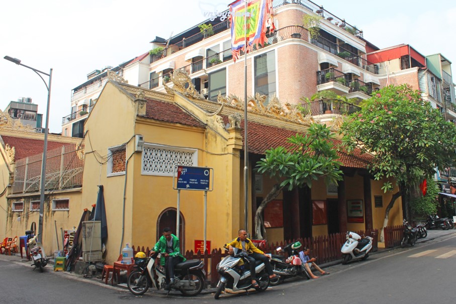 เที่ยวเวียดนาม vnjoytravel vietnam ฮานอย Hanoi ศาลเจ้าม้าขาว Den Bach Ma white horse shrine