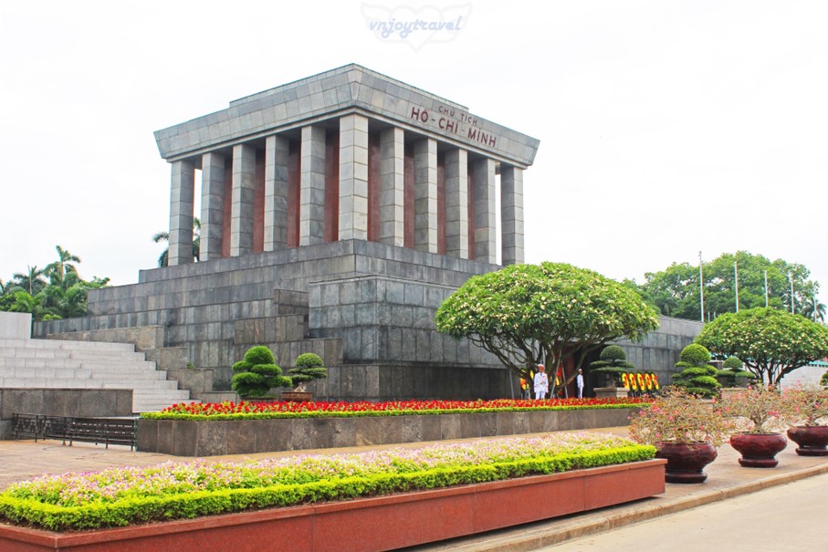 เที่ยวเวียดนาม vnjoytravel vietnam ฮานอย Hanoi สุสานโฮจิมินห์ จัตุรัสบาดิ่่นห์ Ho Chi Minh Mausoleum Ba Dinh Square
