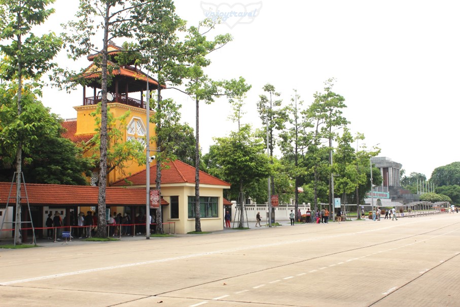 เที่ยวเวียดนาม vnjoytravel vietnam ฮานอย Hanoi สุสานโฮจิมินห์ จัตุรัสบาดิ่่นห์ Ho Chi Minh Mausoleum Ba Dinh Square