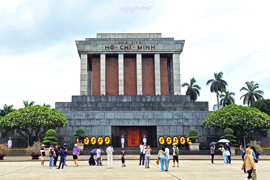 เที่ยวเวียดนาม vnjoytravel vietnam ฮานอย Hanoi สุสานโฮจิมินห์ จัตุรัสบาดิ่่นห์ Ho Chi Minh Mausoleum Ba Dinh Square