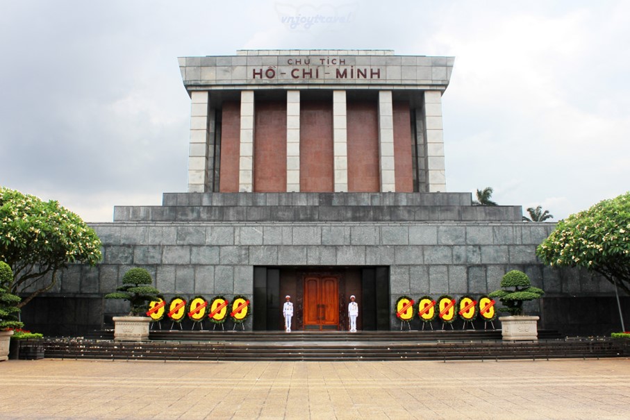 เที่ยวเวียดนาม vnjoytravel vietnam ฮานอย Hanoi สุสานโฮจิมินห์ จัตุรัสบาดิ่่นห์ Ho Chi Minh Mausoleum Ba Dinh Square