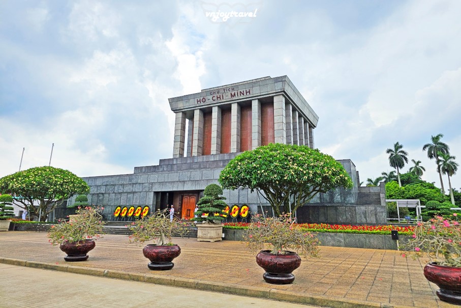 เที่ยวเวียดนาม vnjoytravel vietnam ฮานอย Hanoi สุสานโฮจิมินห์ จัตุรัสบาดิ่่นห์ Ho Chi Minh Mausoleum Ba Dinh Square