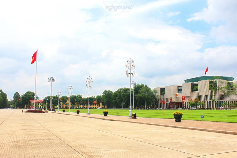 เที่ยวเวียดนาม vnjoytravel vietnam ฮานอย Hanoi สุสานโฮจิมินห์ จัตุรัสบาดิ่่นห์ Ho Chi Minh Mausoleum Ba Dinh Square