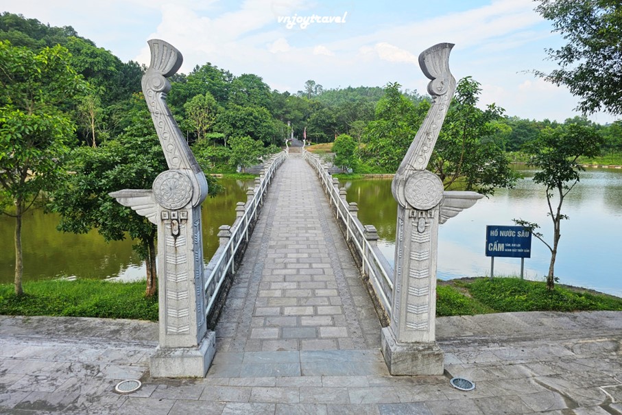 เที่ยวเวียดนาม vnjoytravel vietham ฟู้เถาะ Phu Tho ศาลเจ้าหลักลองกวน Den Quoc To Lac Long Quan