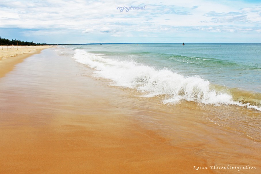 เที่ยวเวียดนาม vnjoytravel vietnam กว๋างจิ Quang Tri หาดเกื่อเวียต bai bien cua viet beach