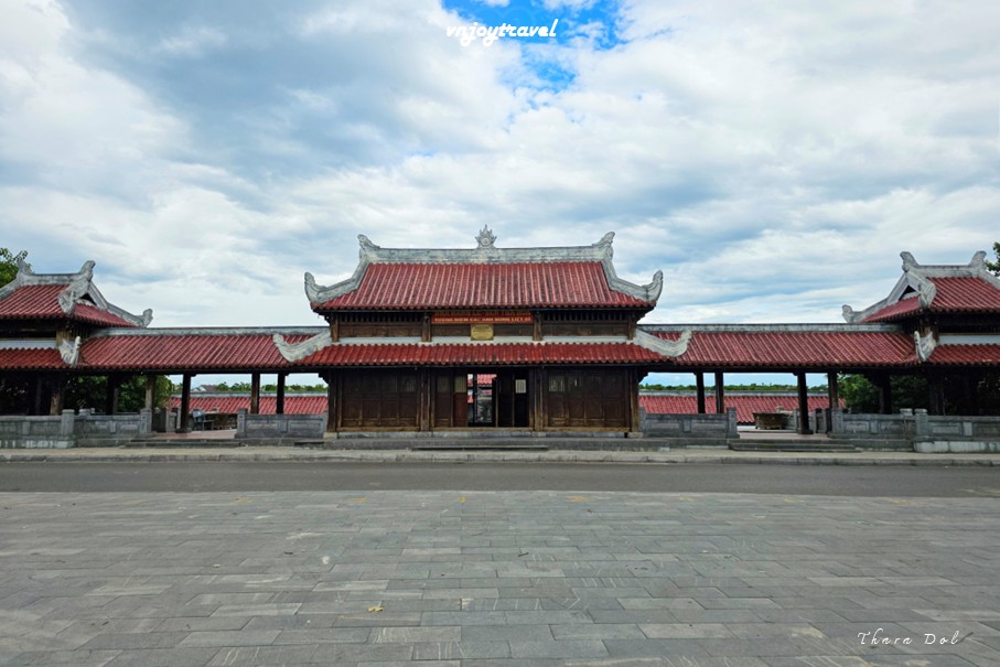 เที่ยวเวียดนาม vnjoytravel vietnam กว๋างจิ Quang Tri ท่าเรือถาฮัว  ท่าลอยดอกไม้ ben tha hoa den tuong niem thach han