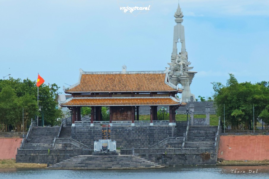 เที่ยวเวียดนาม vnjoytravel vietnam กว๋างจิ Quang Tri ท่าเรือถาฮัว  ท่าลอยดอกไม้ ben tha hoa den tuong niem thach han