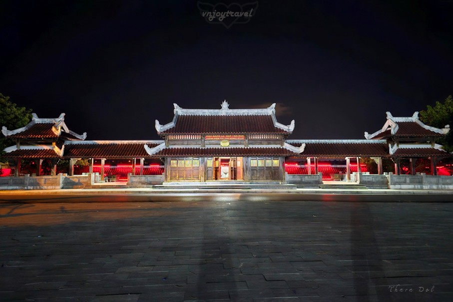 เที่ยวเวียดนาม vnjoytravel vietnam กว๋างจิ Quang Tri ท่าเรือถาฮัว  ท่าลอยดอกไม้ ben tha hoa den tuong niem thach han