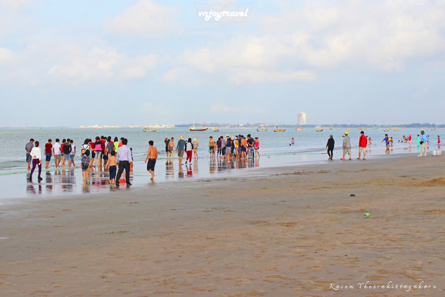 เที่ยวเวียดนาม vnjoytravel vietham บ่าเหรียะ หวุงเต่า baria vungtau vung tau หาดลองไห่  bai bien long hai beach