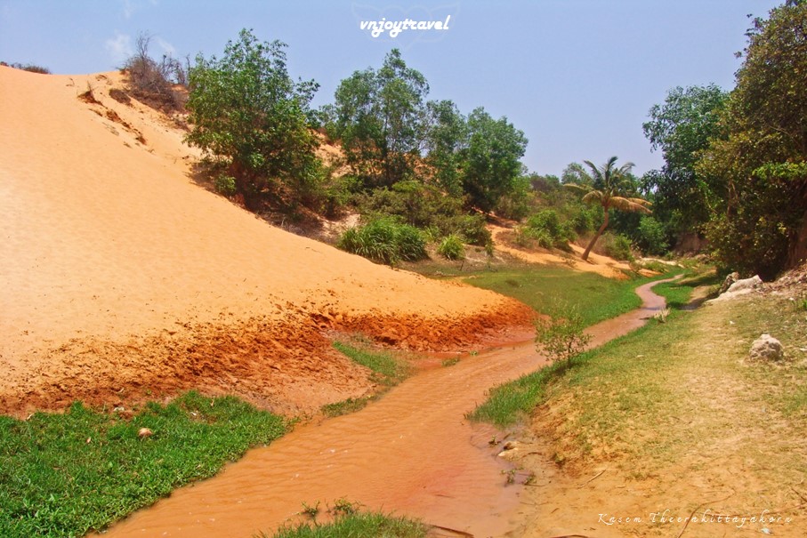 เที่ยวเวียดนาม vnjoytravel vietham บิ่นห์ถ่วน หมูยแน้ มุยเน่ Binh Thuan Mui Ne Muine ลำธารนางฟ้า fairy stream suoi tien