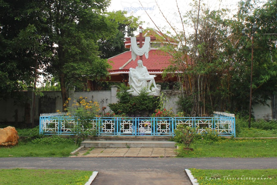 เที่ยวเวียดนาม vnjoytravel vietham กอนตูม kon tum kontum โบสถ์ไม้กอนตูม  nha tho go kon tum wooden church