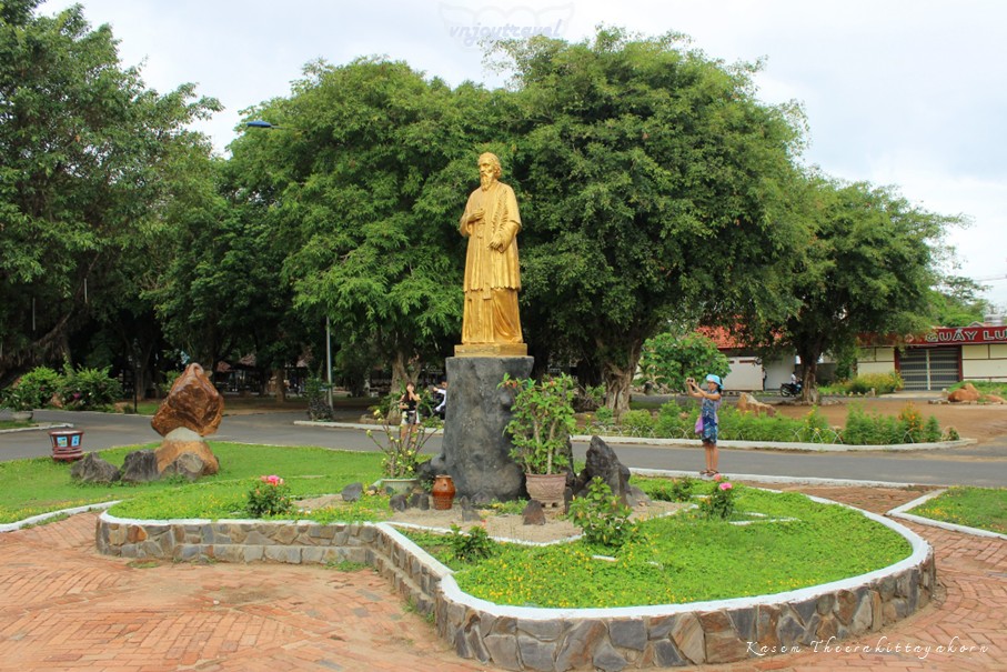 เที่ยวเวียดนาม vnjoytravel vietham กอนตูม kon tum kontum โบสถ์ไม้กอนตูม  nha tho go kon tum wooden church